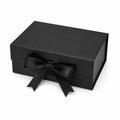 Boîte cadeau 25 x 18 x 10 cm en carton noir avec ruban à nouer