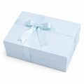 Boîte cadeau 30 x 22 x 10 cm en carton bleu clair avec ruban satiné décoratif